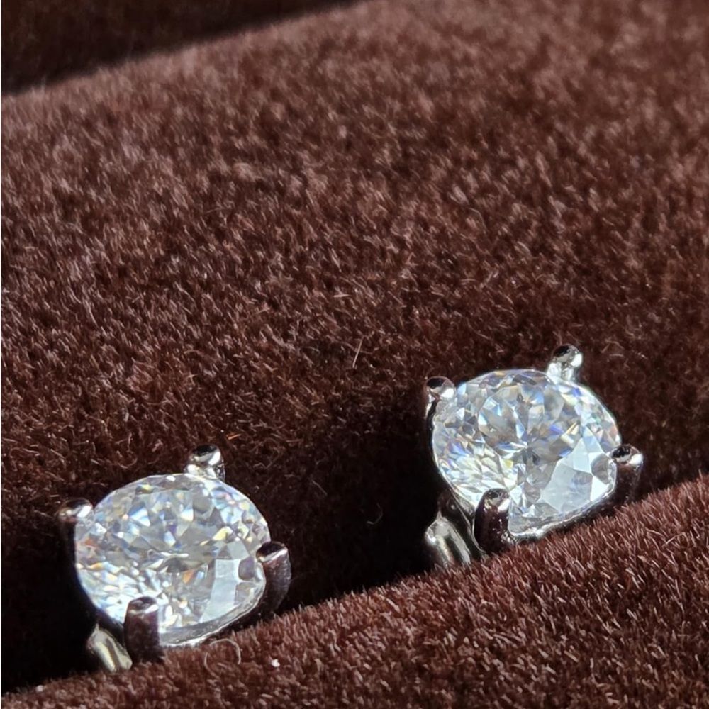 0.6CT Moissanite Stud Earrings 5.5mm 925 Silver 18K Gold Plated VVS1 D Color